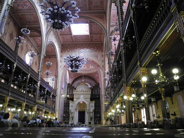 In der Großen Synagoge