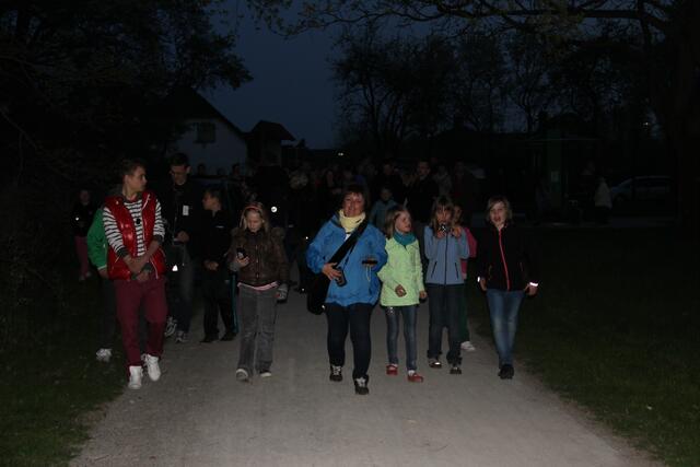 Viel Spaß hatten die Schüler bei Fledermaus-Exkursionen mit Schulklassen. Die beiden assistierten uns hervorragend.