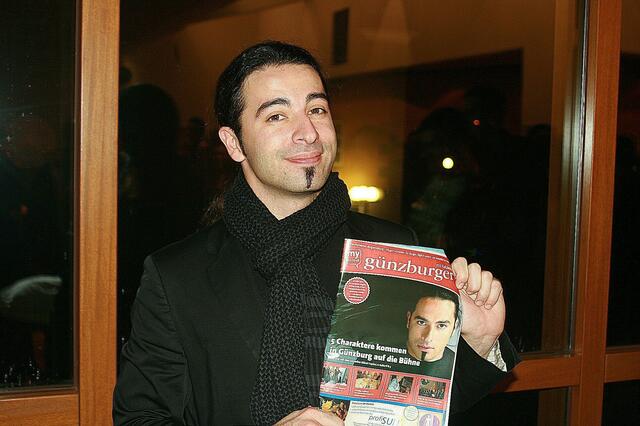 Bülent Ceylan( hier nach einem Auftritt in Günzburg Archivbild) hat für die Versteigerung zwei DVD`S sowie Autogramme zur Verfügung gestellt