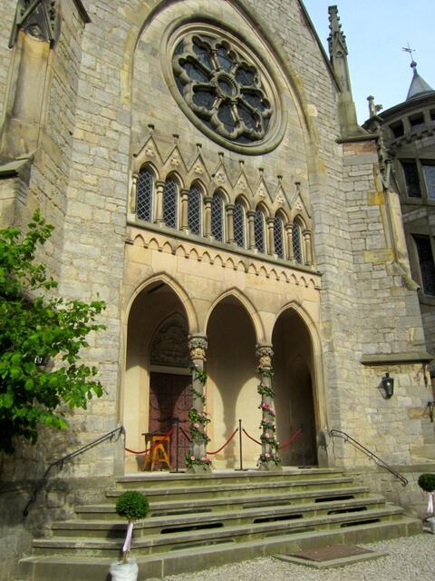 Die Kapelle - es wurden gerade Instrumente für ein Konzert gestimmt