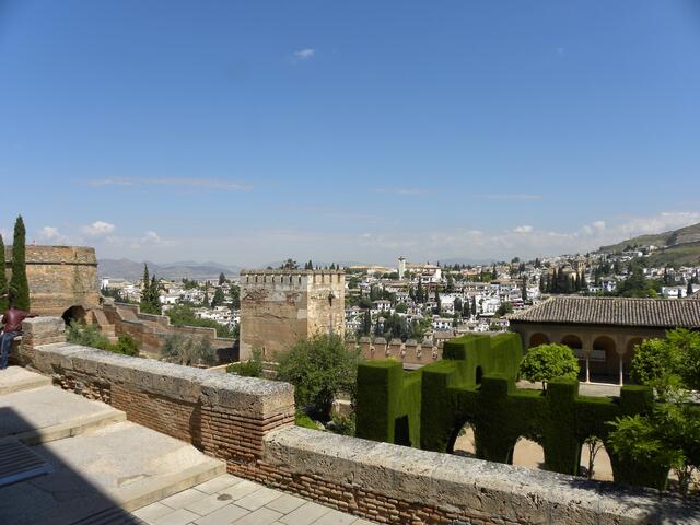 Blick von der Alcazaba auf einen Teil der Stadt Granada.