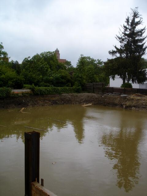 Kein neues Schwimmbad für Donauwörth - vielmehr eine geflutete Baustelle.