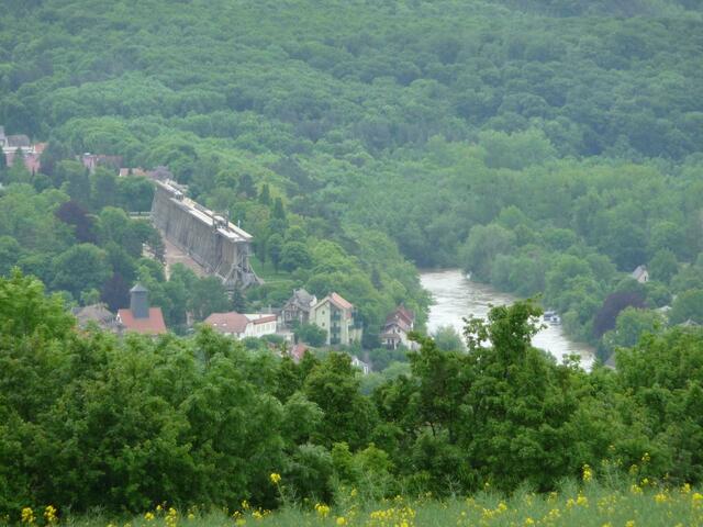 Blick vom Göttersitz zum Bad Kösener Gradierwerk.