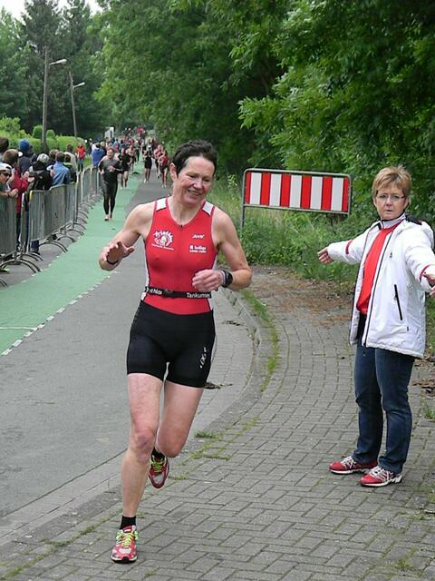 Petra M. von Eintracht Hameln braucht nur noch ca. 2,5 km zu laufen; dann hat sie wieder einen Wettkampf geschafft.