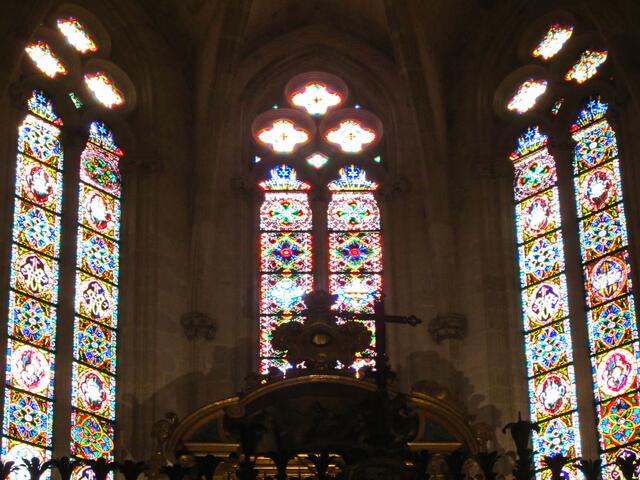 27.03.2012 Palma de Mallorca - Spanien.           Cathedral de Palma de Mallorca.                                                                                                                                  In der Kathedrale von Palma befinden sich                         fünf weitere Rosetten,                                                     sowie 60 künstlerisch gestaltete Glasfenster.