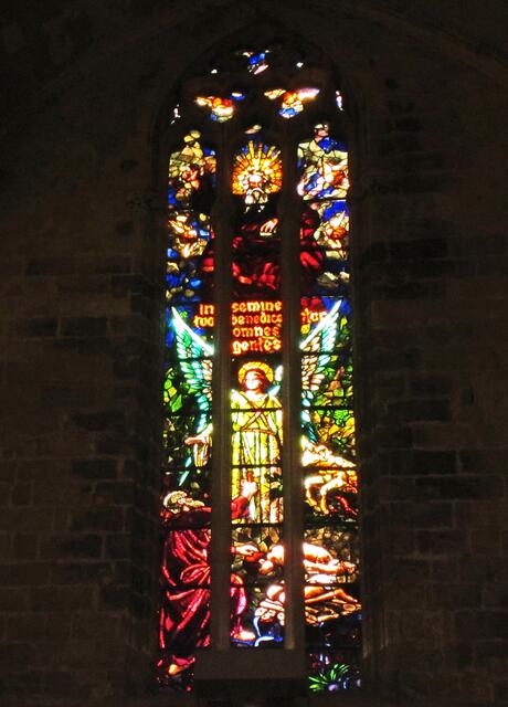 27.03.2012 Palma de Mallorca - Spanien.           Cathedral de Palma de Mallorca.                                                                                                                                  In der Kathedrale von Palma befinden sich                         fünf weitere Rosetten,                                                     sowie 60 künstlerisch gestaltete Glasfenster.