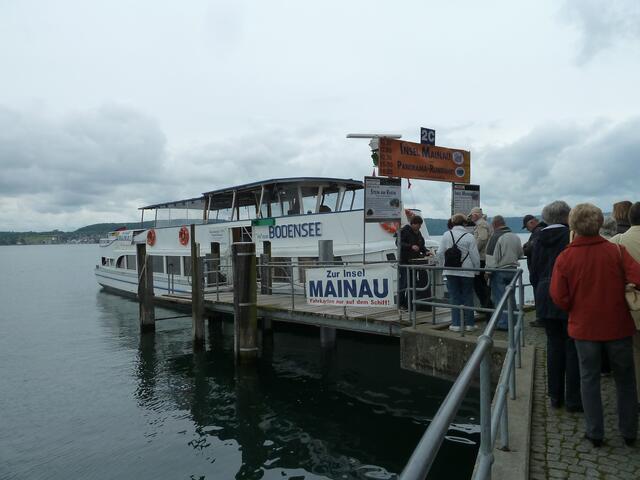 Schnell bestiegen wir unser Schiff,welches uns zur Insel Mainau bringen sollte.