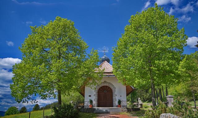 Kapelle bei Häusern