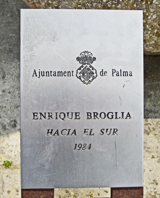 27.03.2012 Palma de Mallorca - Spanien. 
Stadt Palma.                                                                                Palma de Mallorca. 
Der Parc de La Mar Palma de Mallorca (1960).                    Enrique Broglia (1942)
Skulptur Hacia el Sur (1984).