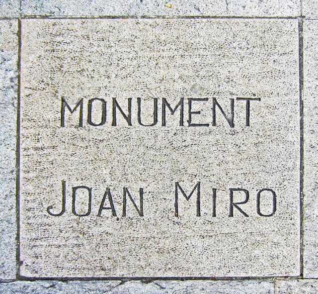 27.03.2012 Palma de Mallorca - Spanien. 
Stadt Palma.                                                                     Jardins de s'Hort del Rei - Königsgarten.
2. Die bronzene Miró Skulptur „Personatge" - die Persönlichkeit, ist ein Geschenk von Miró an die Stadt Palma de Mallorca.