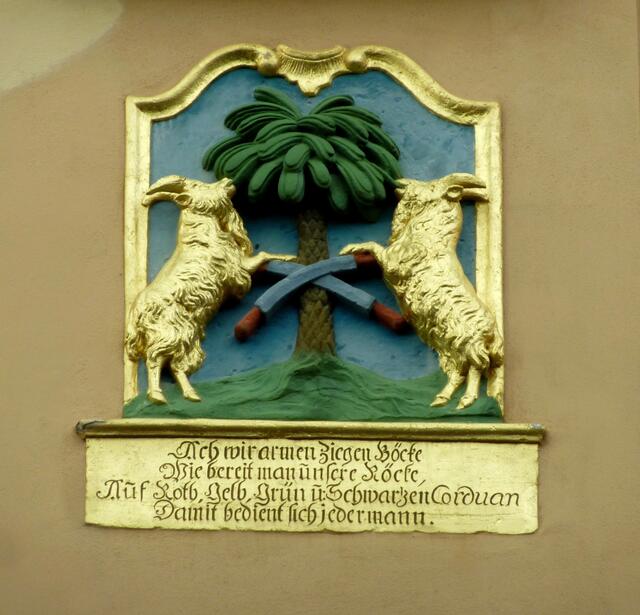 An einer Hauswand