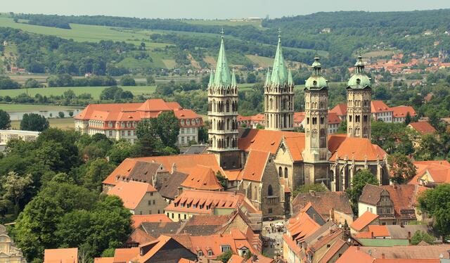 Das wohl am meisten fotografierte Motiv der Saalestadt ist der Dom St. Peter und Paul- links daneben befindet sich das Oberlandesgericht