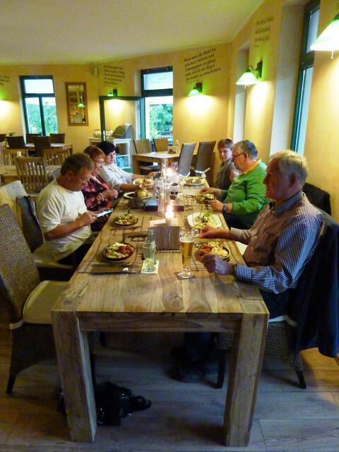 Leckeres Essen im Unstrutwehr