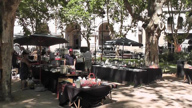 Flohmarkt und Touristenschrott.