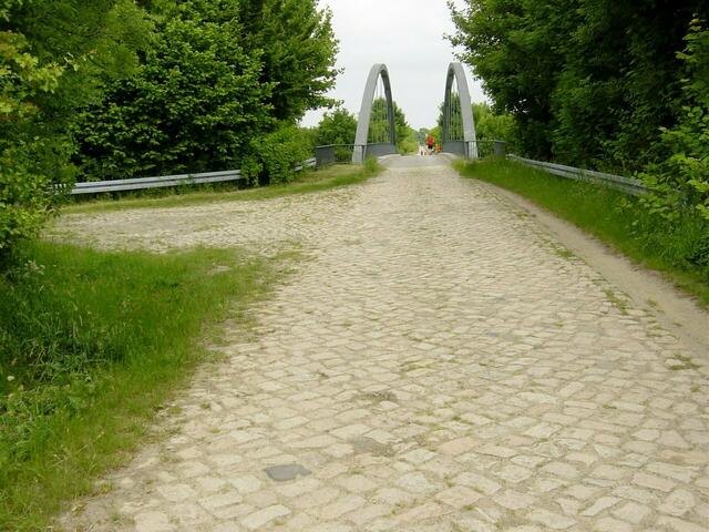 Optisch attraktiv, aber schwerer zu belaufen. Ein kurzes Stück des Parcours´ besteht aus Kopfsteinpflaster.