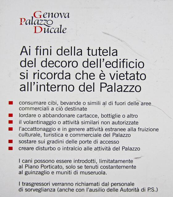 29.03.2012  Genova (Genua) - Italien. 
Piazza Raffaele de Ferrari.
„Das Herz und der Lebensmittelpunkt Genuas.“       Palazzo Ducale (Kulturzentrum). 
Ausstellungen, Tagungen, Konzerten, Boutiquen, Buchhandlungen und Cafés.