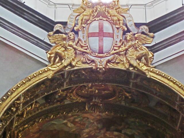 29.03.2012  Genova (Genua) - Italien.                        Chiesa di San Lorenzo 
(Kathedrale di San Lorenzo) (1098).
Piazza San Lorenzo.
Marmorsäulen. 
Zwei Löwen am Eingang. 
Schwarz-weiß gestreifte Marmorreihen.