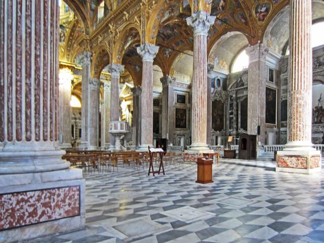 29.03.2012  Genova (Genua) - Italien.                               Piazza della Nunziata Genova.
Basilica della Santissima Annunziata del Vastato
Katholische Kathedrale.
Atemberaubend!
17. Jahrhundert.