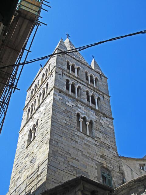 29.03.2012  Genova (Genua) - Italien.                             Genova - Commenda di Prè.
Komturei von San Giovanni di Pré.
Der Komplex besteht aus zwei Kirchen und die
Komturei (Kloster und Krankenhaus).
Heute historische Ausstellungen und Veranstaltungsort.