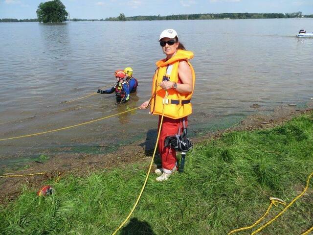 für die Taucher die wichtigsten Kameraden, Die Leinenführer. Pro Taucher 2 Leinenführer. Bei der Strömung ist das Lebenswichtig