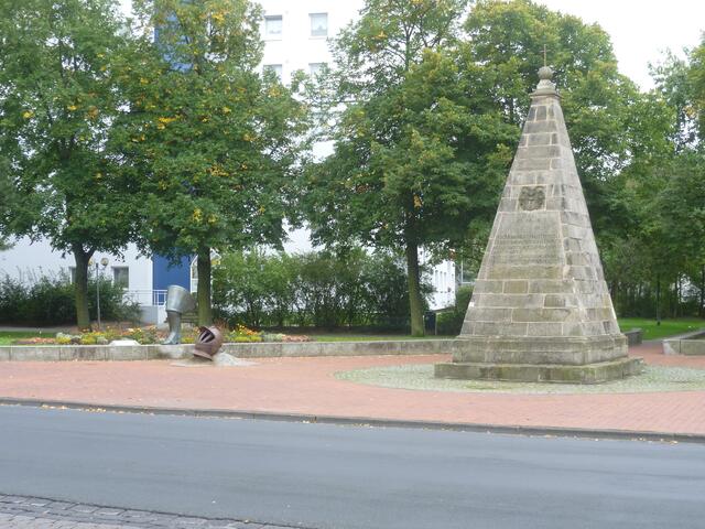 Obentraut Denkmal; Seelze (ältere Aufnahme)