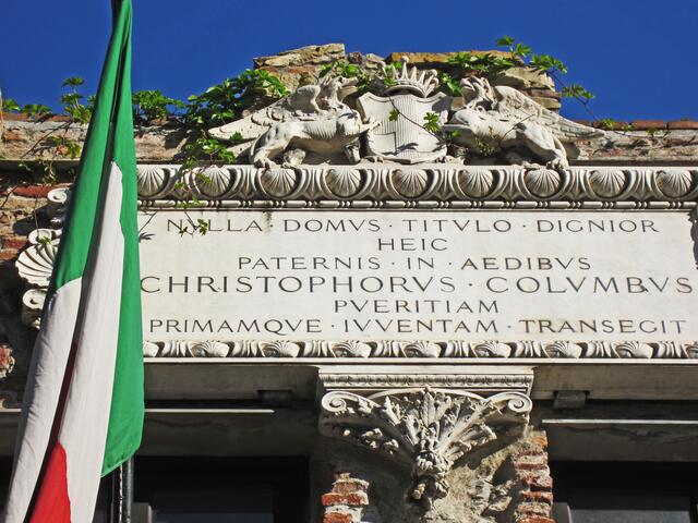29.03.2012  Genova (Genua) - Italien. Video II.                       In der Nähe des Stadttor Porta Genova Soprana
liegt das Geburtshaus von Cristoforo Colombo
(1451 Genova - 1506 Valladolid).