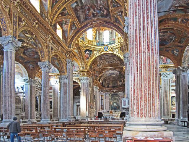 29.03.2012  Genova (Genua) - Italien.                               Piazza della Nunziata Genova.
Basilica della Santissima Annunziata del Vastato
Katholische Kathedrale.
Atemberaubend!
17. Jahrhundert.