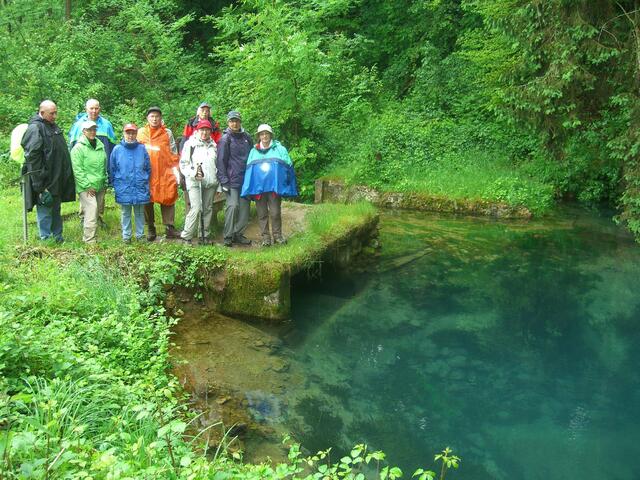 Die Blautopfquelle in Essing -  Steter Tropfen höhlt den Stein