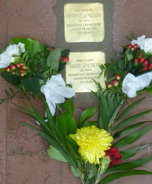 Stolpersteine für Marie und Gertrud Lenzberg.