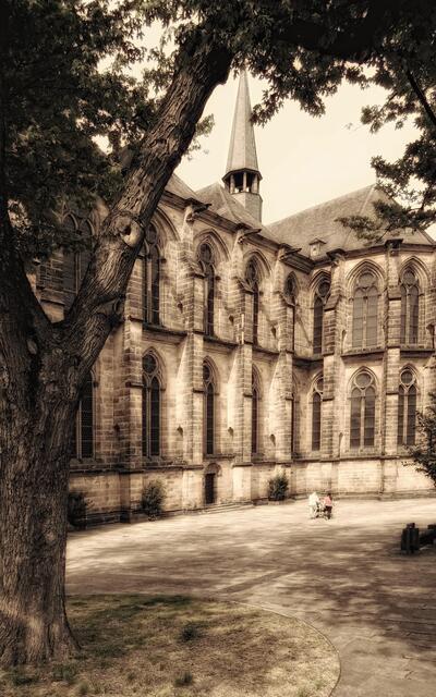 Elisabethkirche zu Marburg: Aussenfläche bitte nicht als Hundeklo benutzen... | Foto: KDH / SDS Marburg