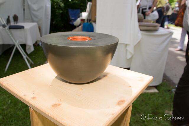 12. Friedberger Sonnwend-Töpfermarkt 2013. Beeindruckende Werke entstehen unter den Händen von Hans Peter aus Olching