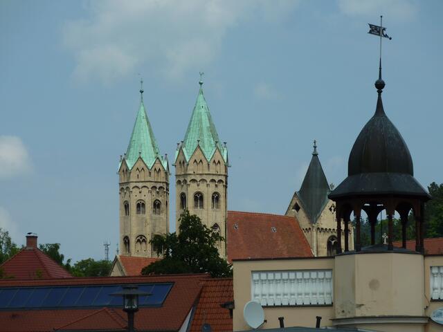 Allerlei Türme: Die grünen gehören zur Stadtkirche St. Marien