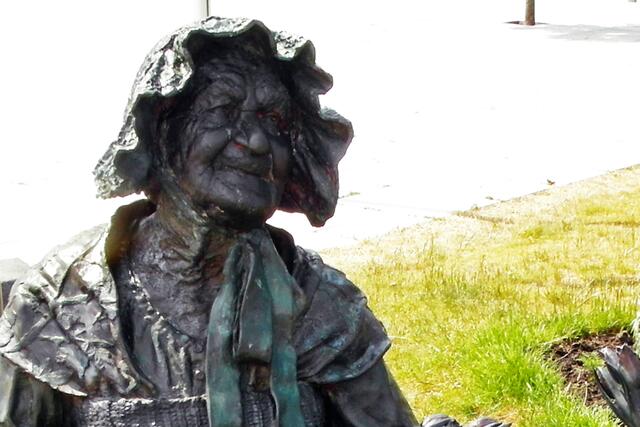 Durch ihr Engagement für Schwerin war Bertha Klingberg (Ehrenbürgerin seit 2002) im Laufe der Jahre zu einem stadtbekannten Original geworden.