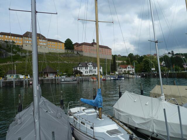 Der Hafen,mit Blick auf den Weinberg.