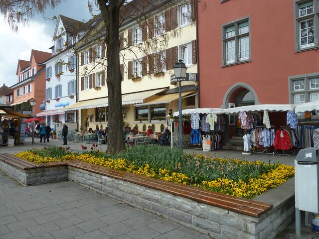 Geschäftsreihe neben der Strandpromenade.