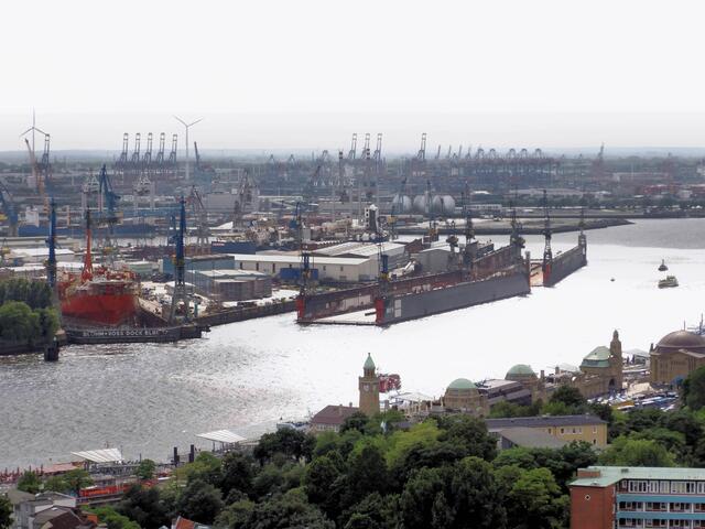 ......in Richtung Hafen,