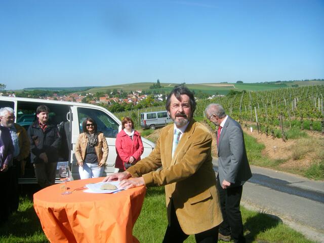 Der Ideengeber dieser Wanderroute, Dr. Winfried Kuhn, begrüßte die startbereiten Wanderer...