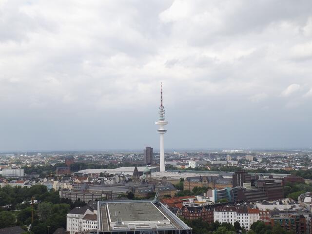 Atemberaubender Ausblick über Hamburg, hier Richtung Fernsehturm...,