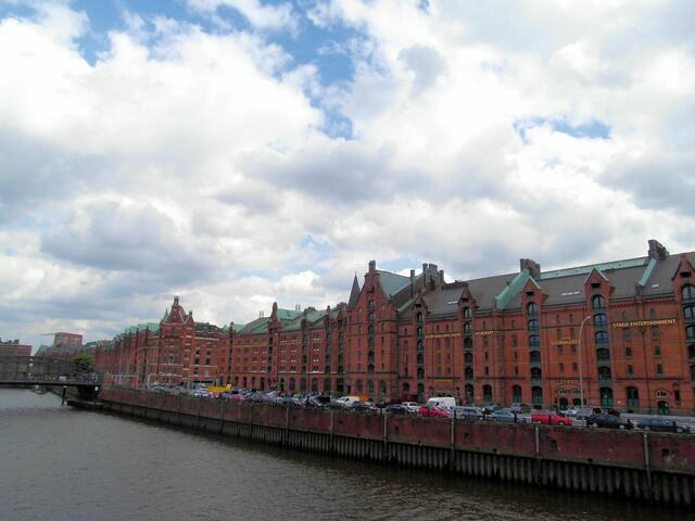 ....und die Speicherstadt. Da geht's auch gleich noch hin.