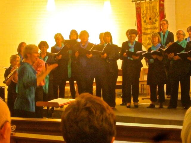 Zwei weitere Stücke des Chores wurden von Thomas Siebert auf der Oboe begleitet: "Jubilate Deo" und "Laudate Dominum omnes gentes" - immer noch kein jiddisches Liedgut!