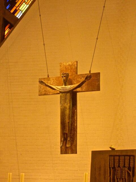Kreuz über dem Altar