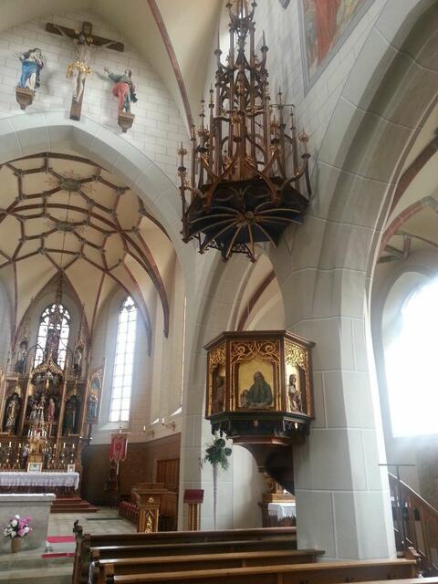 Die neugotische Kanzel aus Rain befindet sich heute in der Pfarrkirche St. Peter und Paul