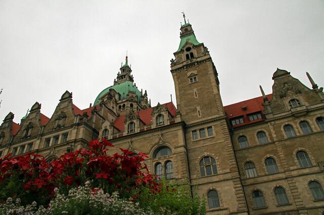 das Neue Rathaus, die Rückansicht