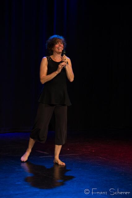 Tanz für Jung und Alt - ein großes Programm präsentierte Angelika Cordes mit Schülern ihres Studios  Tanztreff Augsburg dem Publikum im ausverkauften Augsburger Kulturhaus Abraxas