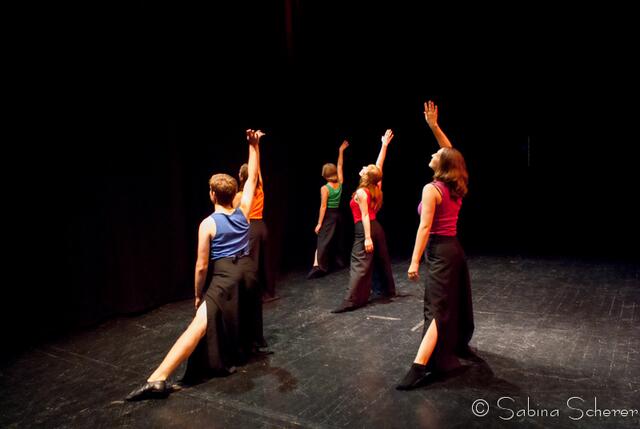 Tanz für Jung und Alt - ein großes Programm präsentierte Angelika Cordes mit Schülern ihres Studios  Tanztreff Augsburg dem Publikum im ausverkauften Augsburger Kulturhaus Abraxas