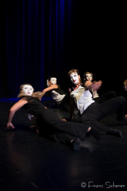Tanz für Jung und Alt - ein großes Programm präsentierte Angelika Cordes mit Schülern ihres Studios  Tanztreff Augsburg dem Publikum im ausverkauften Augsburger Kulturhaus Abraxas