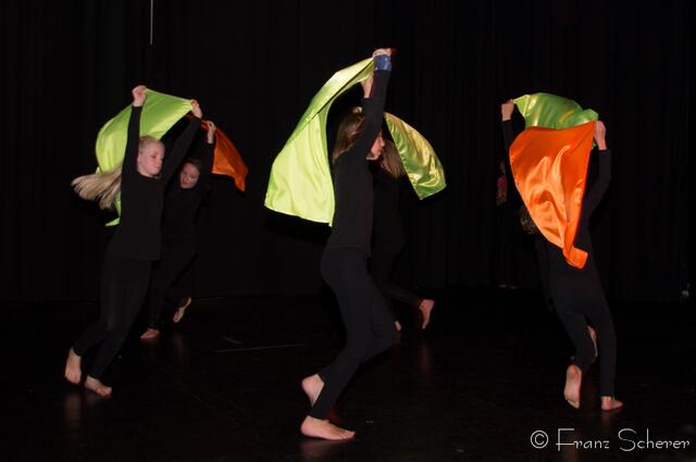 Tanz für Jung und Alt - ein großes Programm präsentierte Angelika Cordes mit Schülern ihres Studios  Tanztreff Augsburg dem Publikum im ausverkauften Augsburger Kulturhaus Abraxas