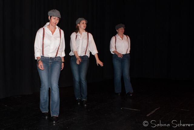 Tanz für Jung und Alt - ein großes Programm präsentierte Angelika Cordes mit Schülern ihres Studios  Tanztreff Augsburg dem Publikum im ausverkauften Augsburger Kulturhaus Abraxas - Allerlei Zauberhaftesmit Magier Magic Rico