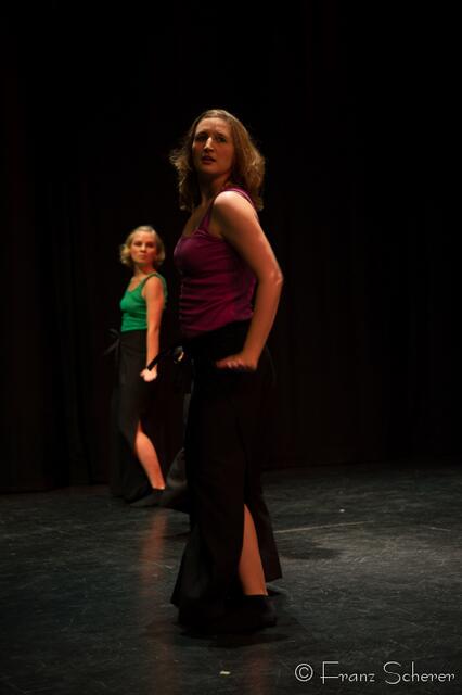 Tanz für Jung und Alt - ein großes Programm präsentierte Angelika Cordes mit Schülern ihres Studios  Tanztreff Augsburg dem Publikum im ausverkauften Augsburger Kulturhaus Abraxas