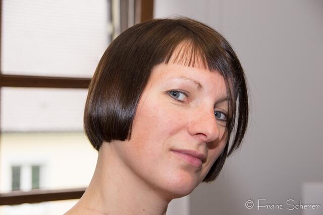 «Haute Coiffure» französischer Prägung in Berlin-Mitte -  beim Seminar in Friedberg gab Top-Friseur JeanLuc Paris viele Tipps und gestaltete beeindruckende Frisuren - Britta mit raffiniert gestyltem Bob